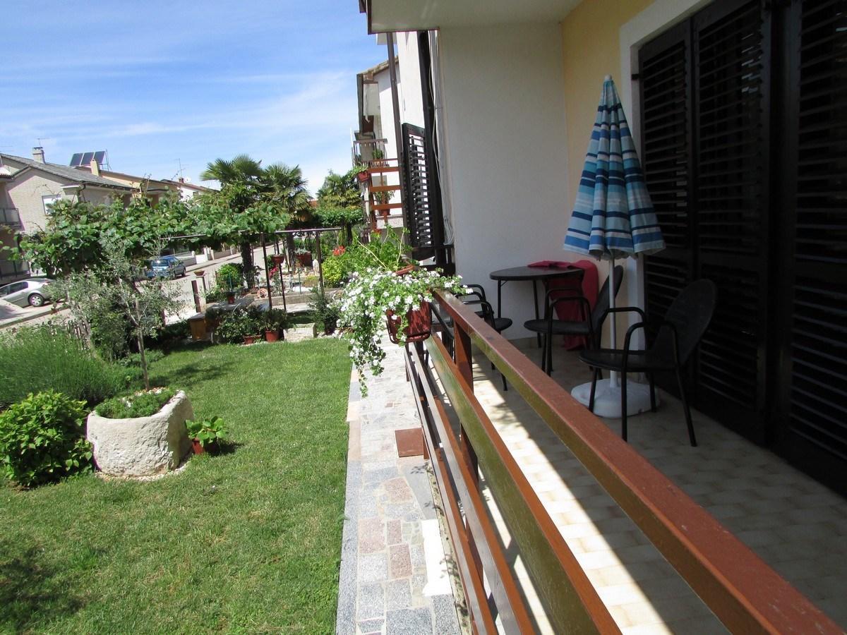 אומאג Mirela House With Apartment מראה חיצוני תמונה